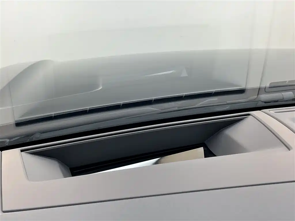 Volkswagen Touareg 2023 3.0TSI R-Line Classic Sports Package фото 23