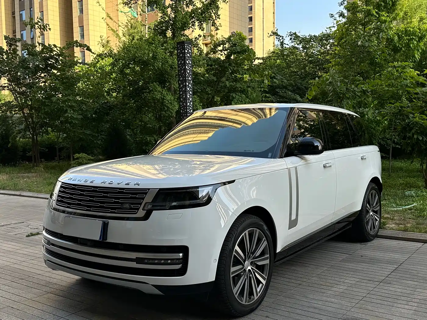 Land Rover Range Rover 2023 3.0 L6 400PS Genesis Extended Version фото 2