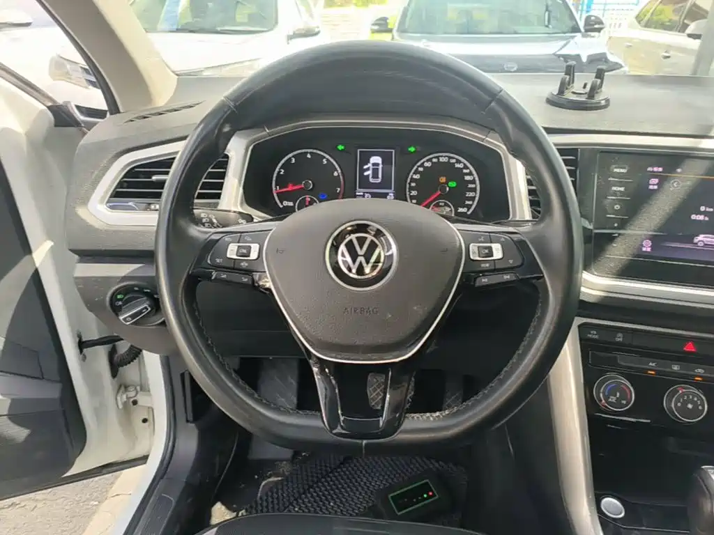 Фото 11 - Volkswagen T-ROC