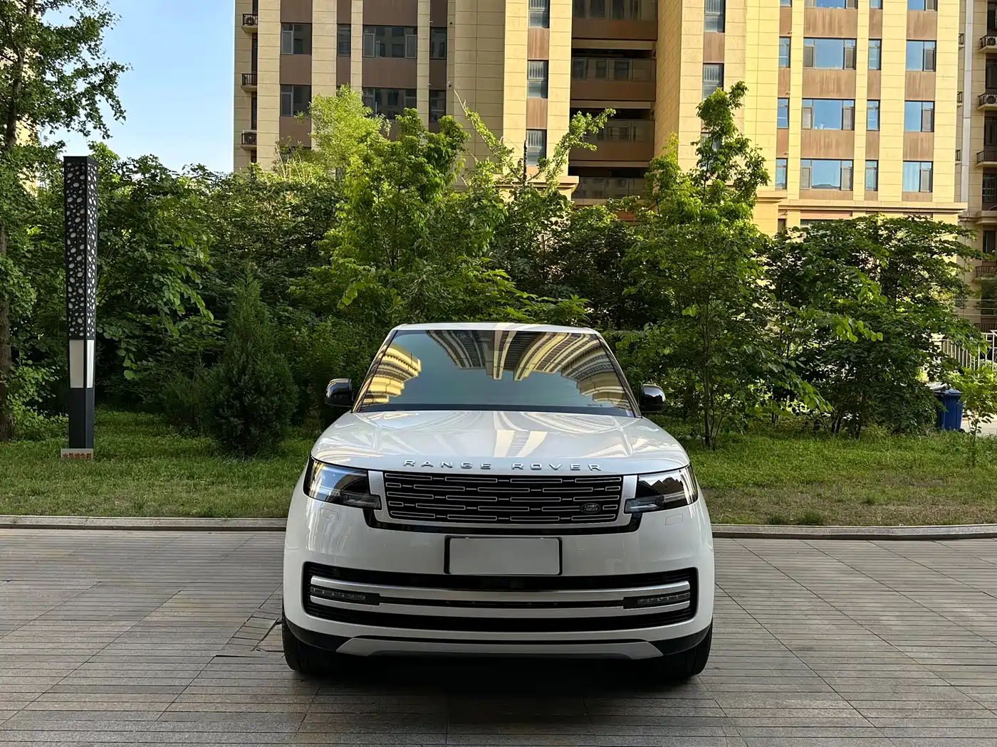 Land Rover Range Rover 2023 3.0 L6 400PS Genesis Extended Version фото 3