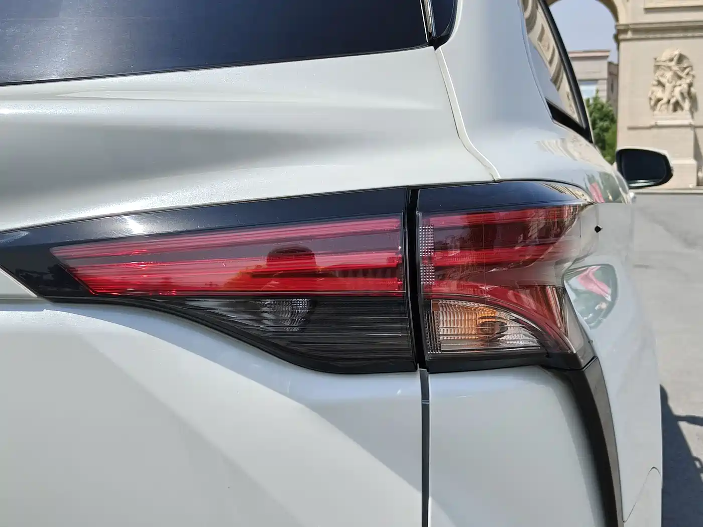 Toyota Sienna 2023 2.5L Hybrid Platinum Edition фото 7