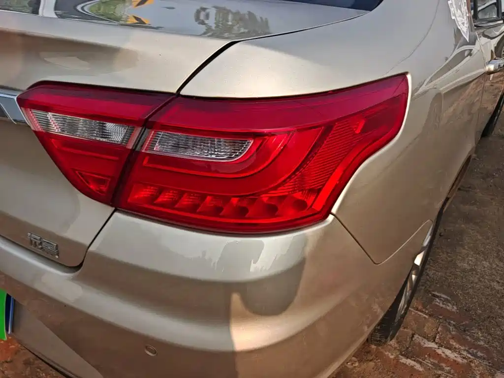 Фото 8 - Geely Vision