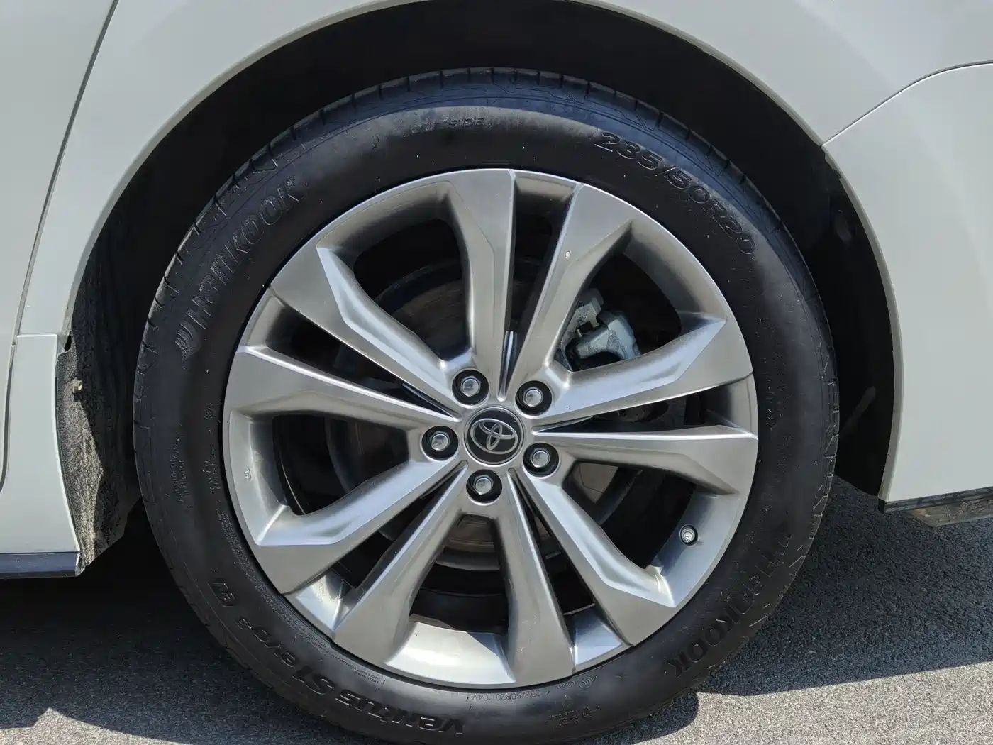 Toyota Sienna 2023 2.5L Hybrid Platinum Edition фото 8