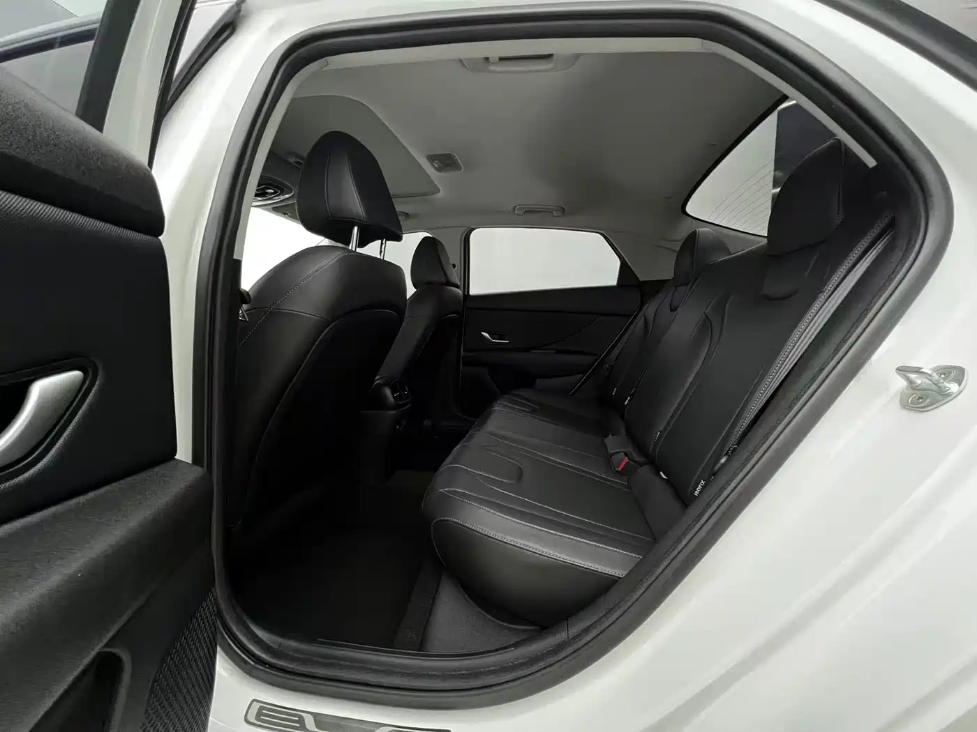 Hyundai Elantra 2022 1.5L CVT GLX Elite Edition фото 12