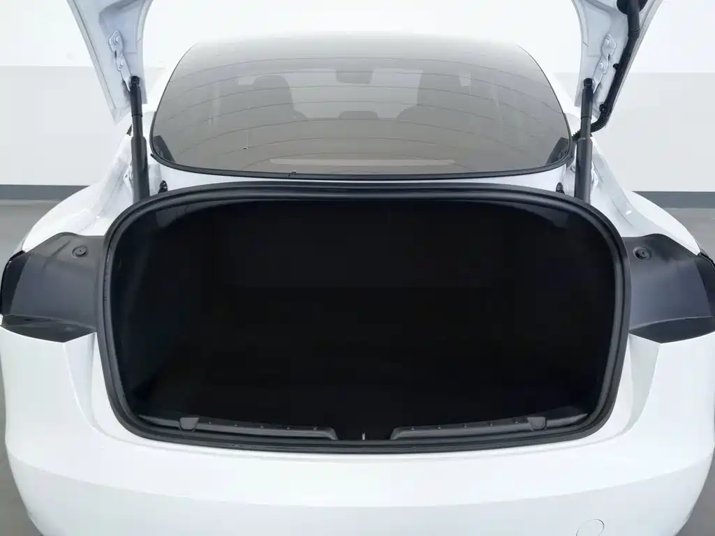 Tesla Model 3 2026 2025 Model Year Facelift Rear-Wheel Drive