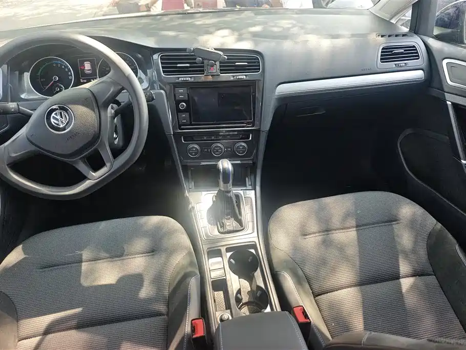 Volkswagen Golf Electric 2020 Chi фото 16