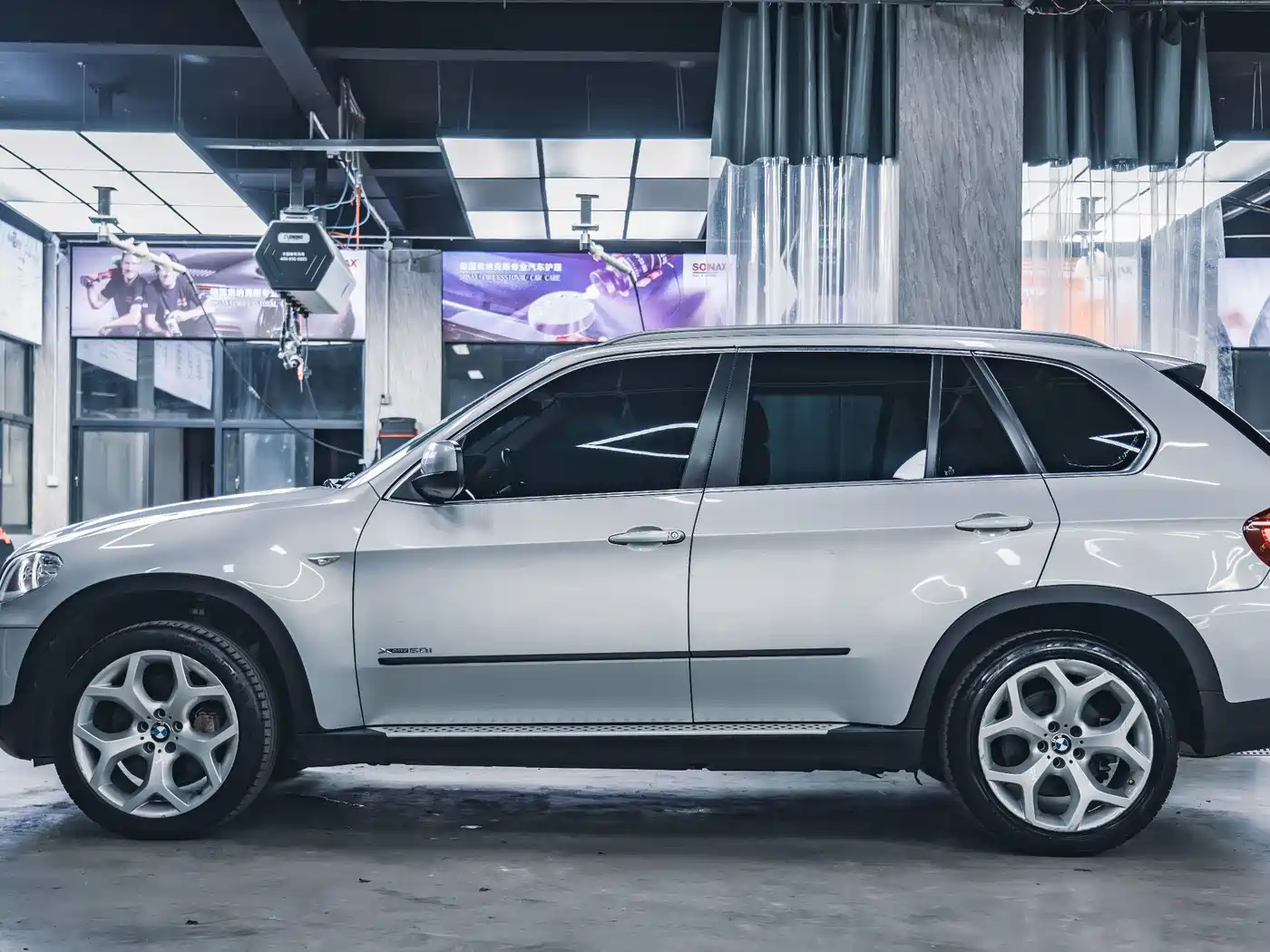 BMW X5 (Import) 2011 xDrive50i Leading Edition фото 4