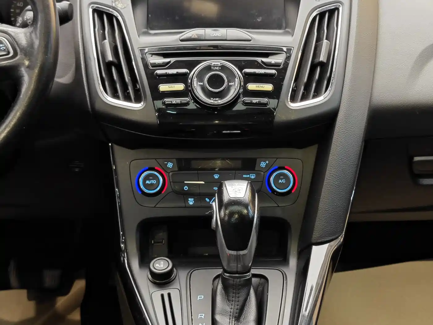 Ford Focus 2016 2017 Sedan 1.6L Automatic Fashion Smart Edition