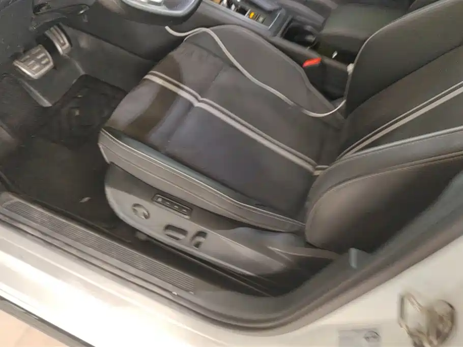Volkswagen Golf 2023 280TSI DSG R-Line Lite фото 9