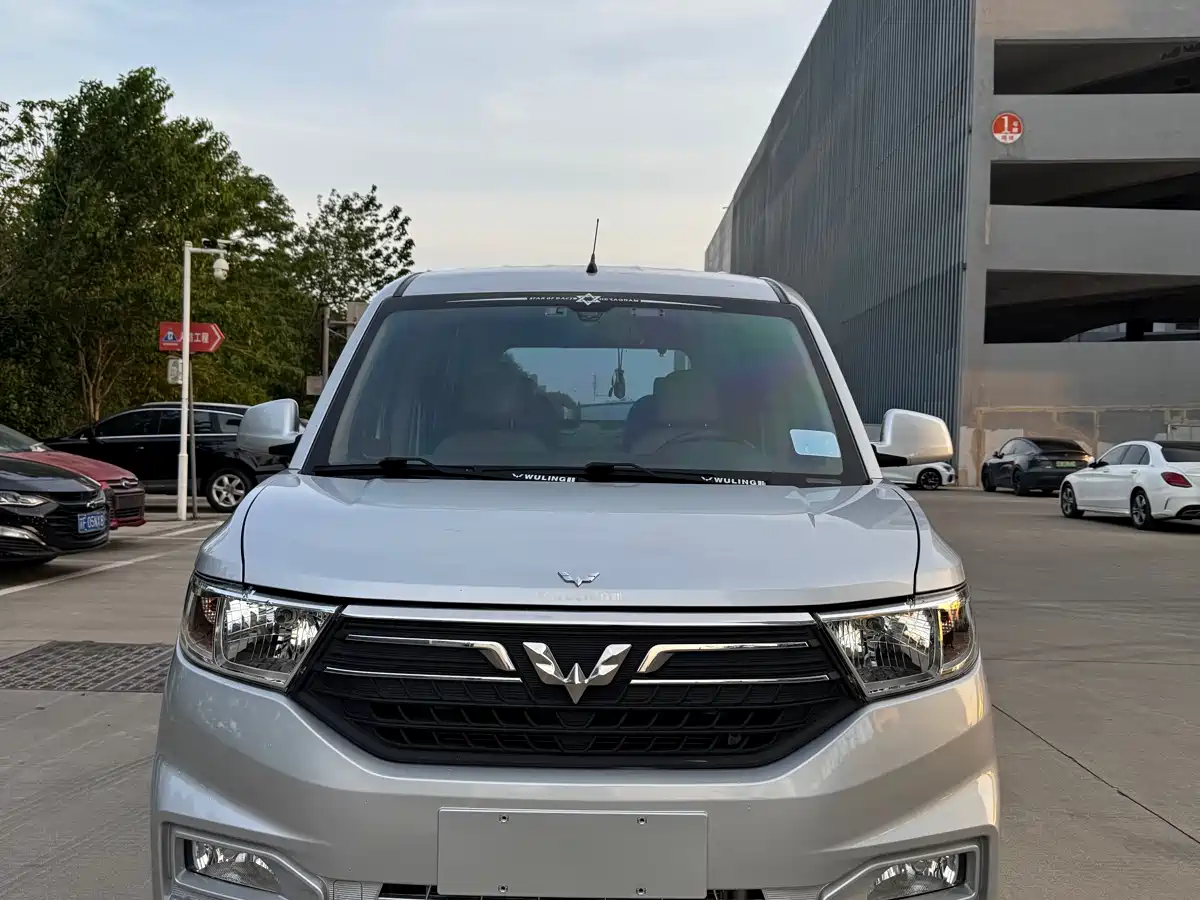 Фото 2 - Wuling Motors Wuling Hongguang V