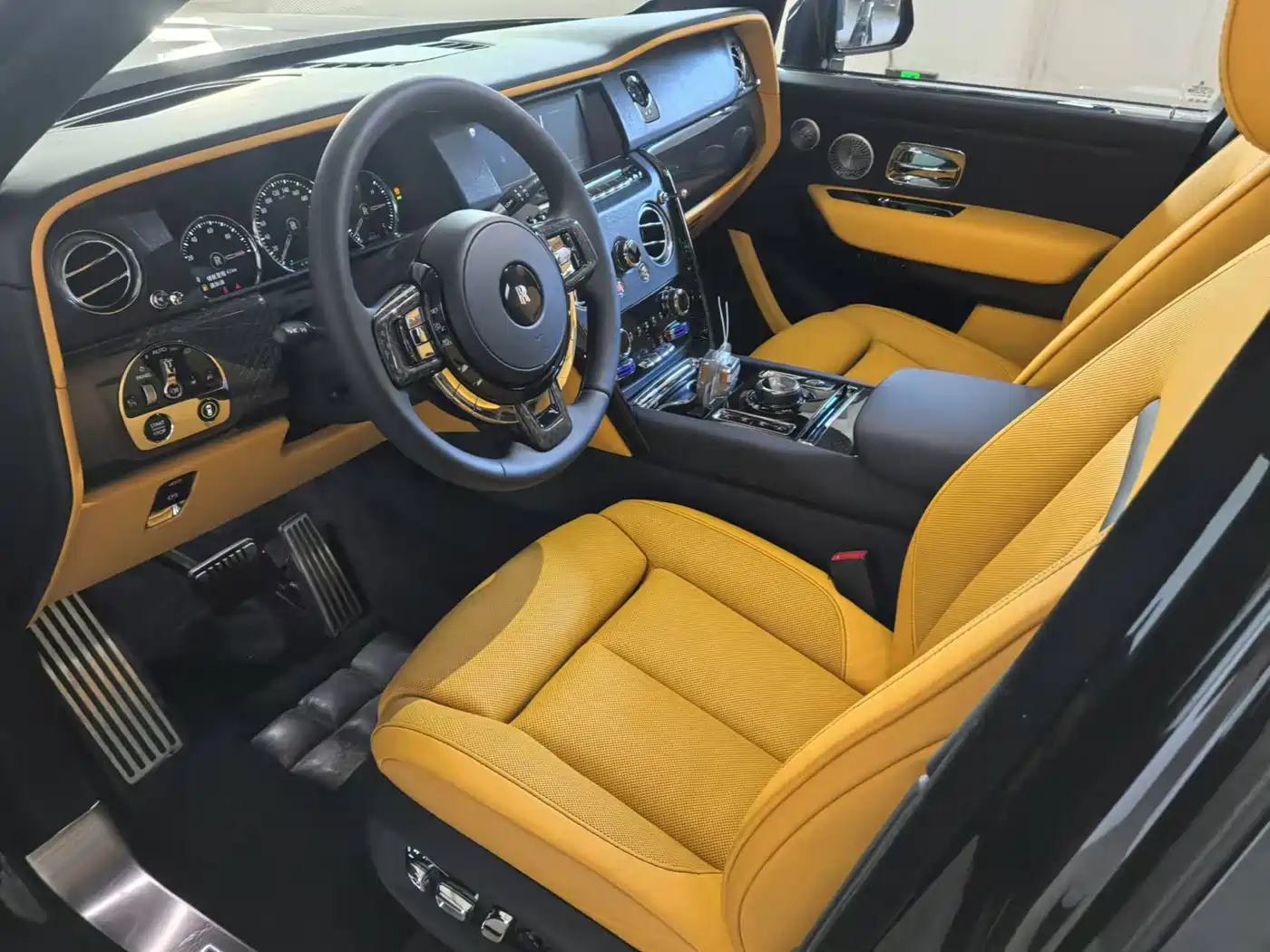 Rolls-Royce Cullinan 2024 Black Badge фото 8