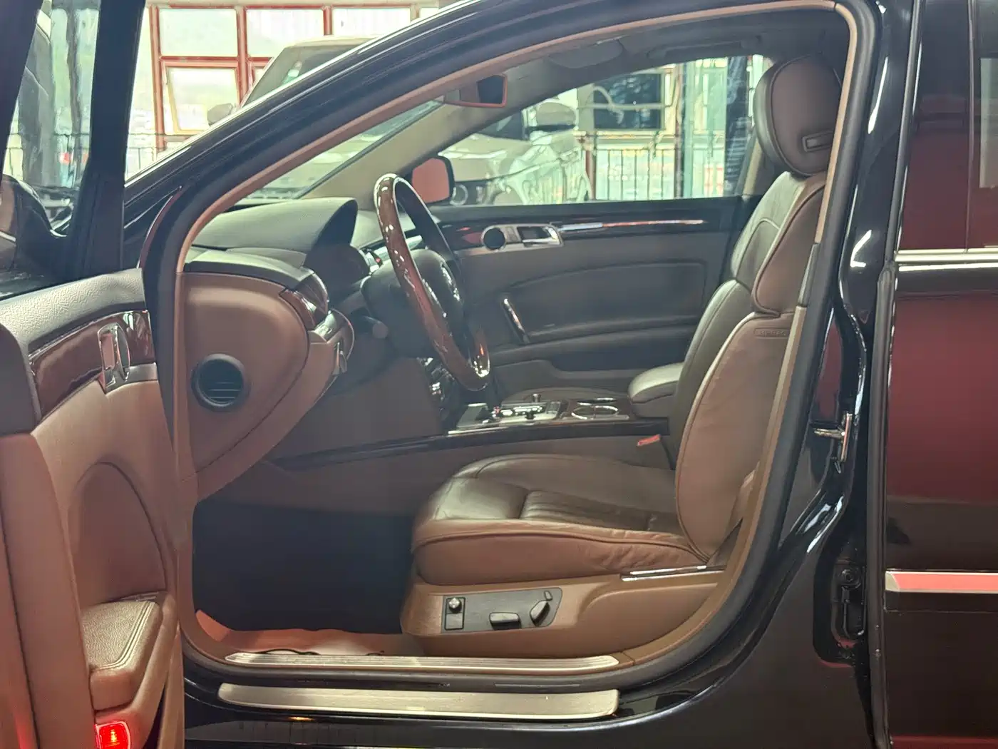 Volkswagen Phaeton 2012 3.0L Executive фото 21