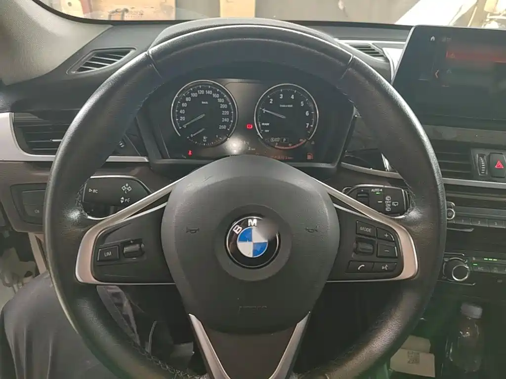 Фото 11 - BMW X1