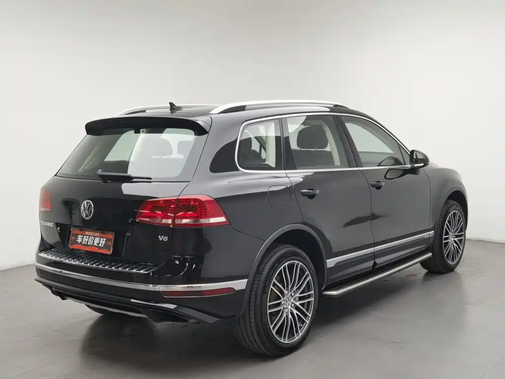 Фото 2 - Volkswagen Touareg