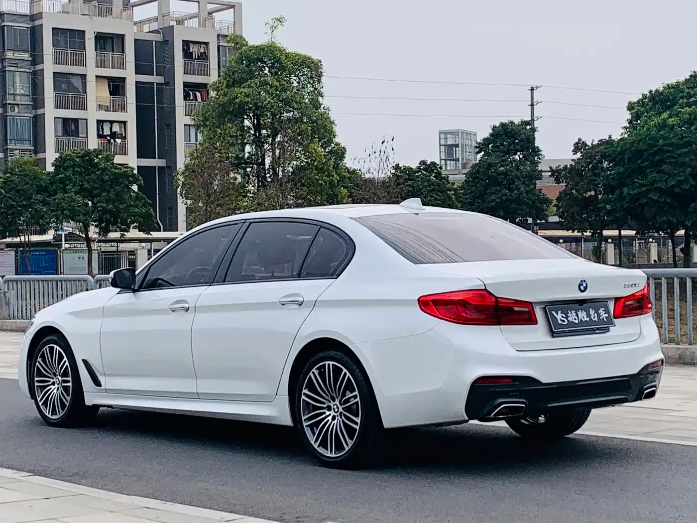 BMW 5 Series 2018 530Li Premium M Sport Package фото 3