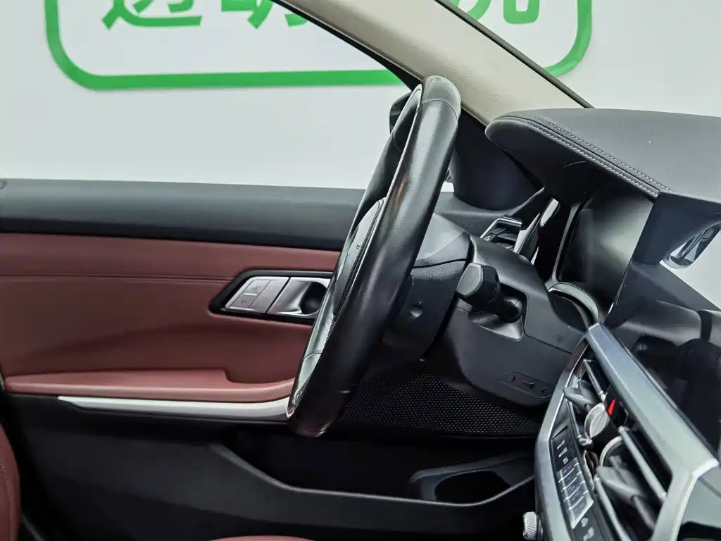Photo 22 - BMW 3 Series