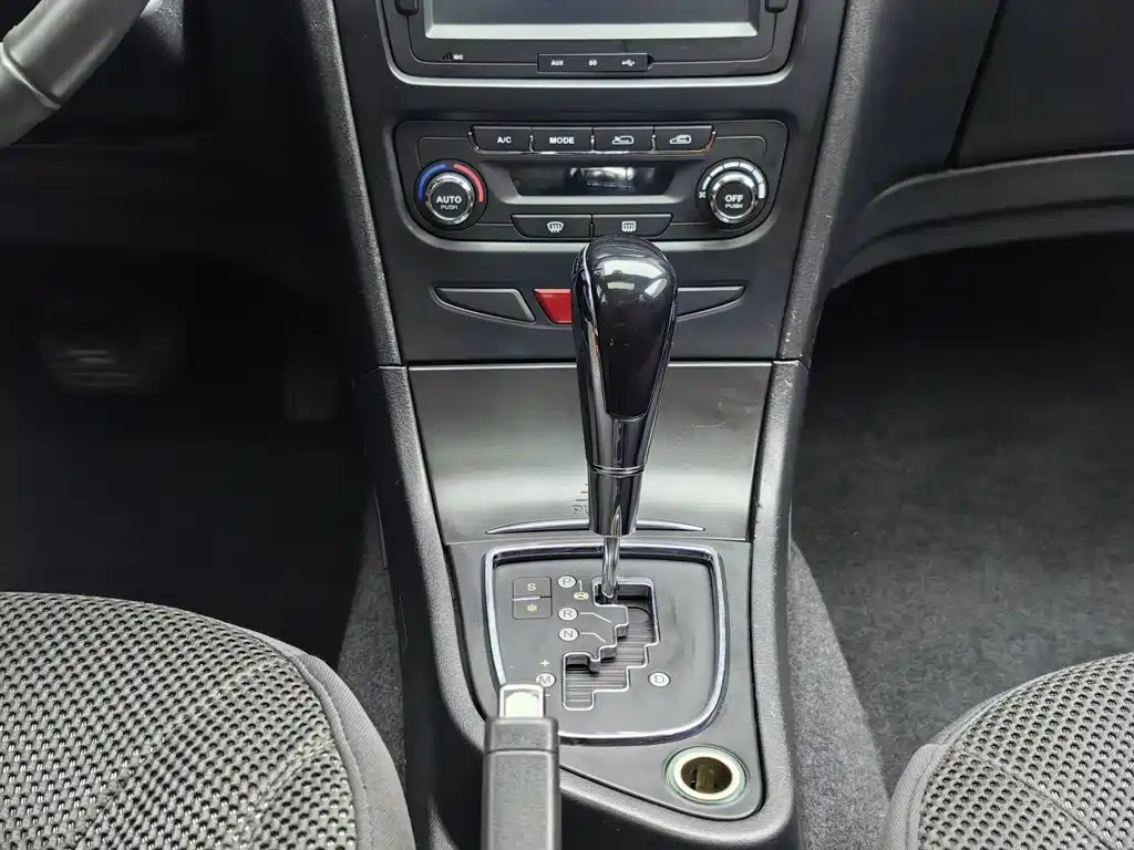 Dongfeng Aeolus Dongfeng Fengshen H30 2014 2014 CROSS 1.5L Automatic Deluxe