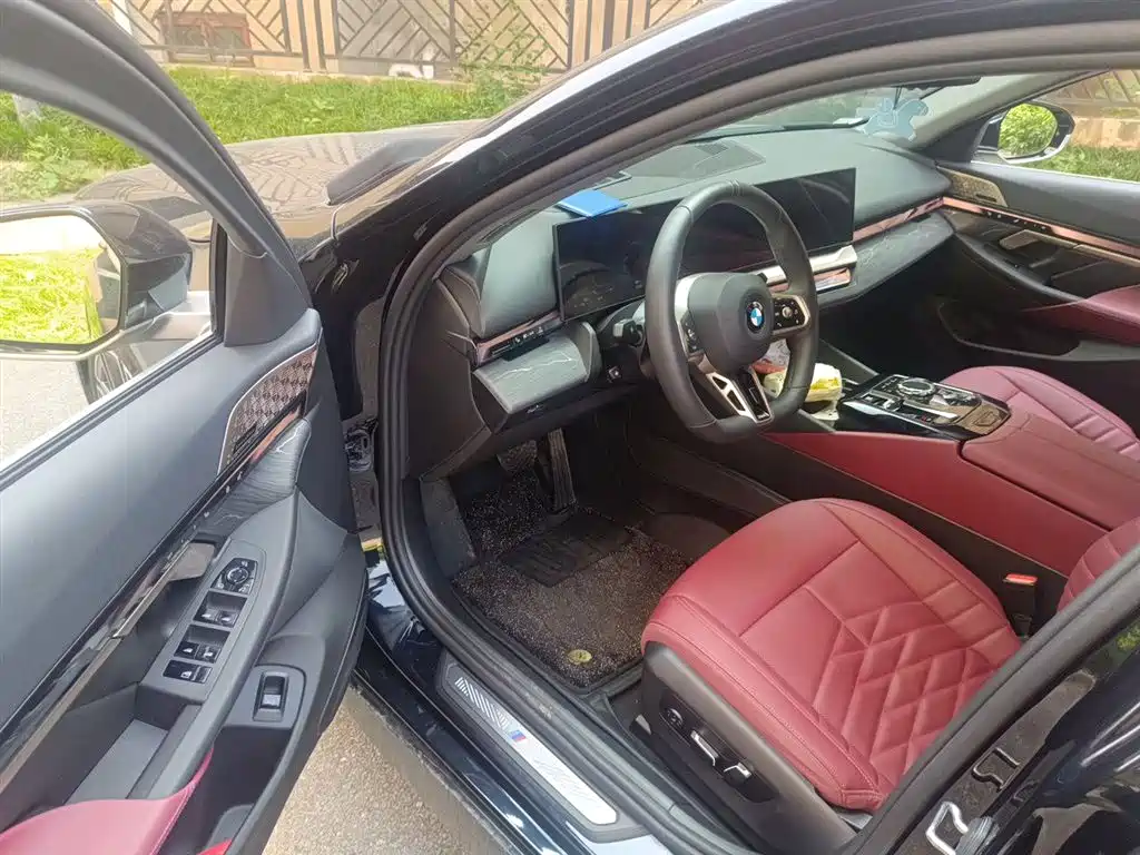 BMW 5 Series 2025 530Li Premium M Sport Package фото 14