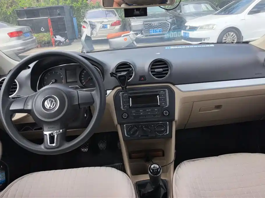 Volkswagen Jetta 2013 1.6L Manual Comfort фото 12