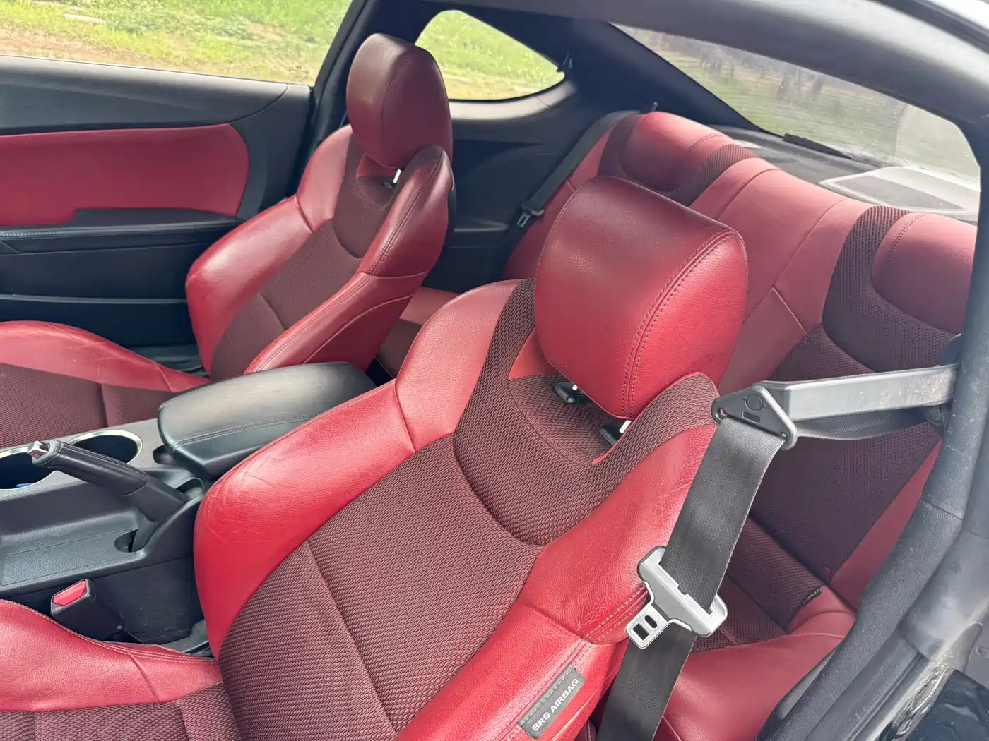 Hyundai Genesis Coupe 2012 2.0T Automatic Luxury Edition фото 12