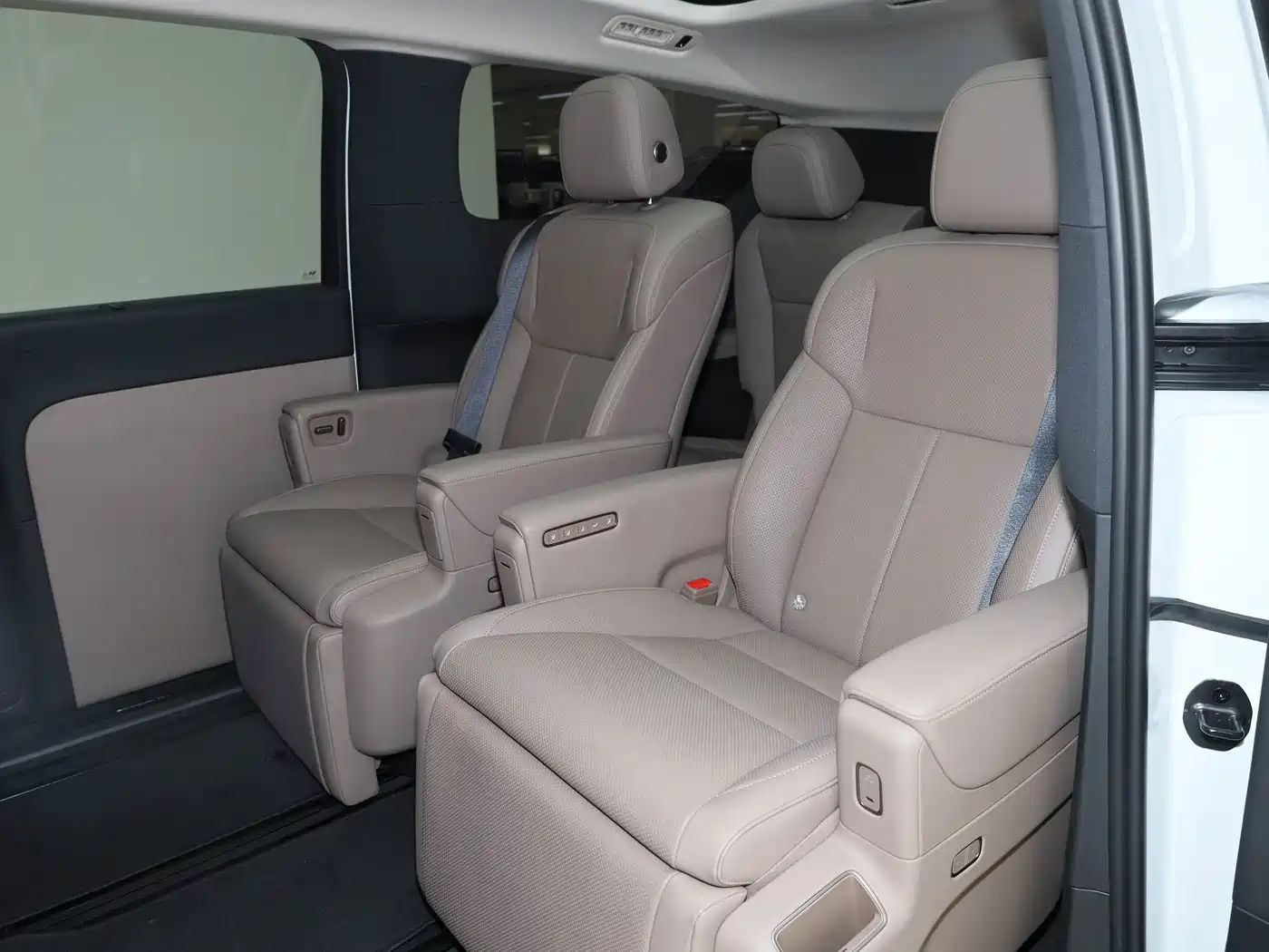 Li Auto MEGA 2026 2025 Model Home Family Special Edition