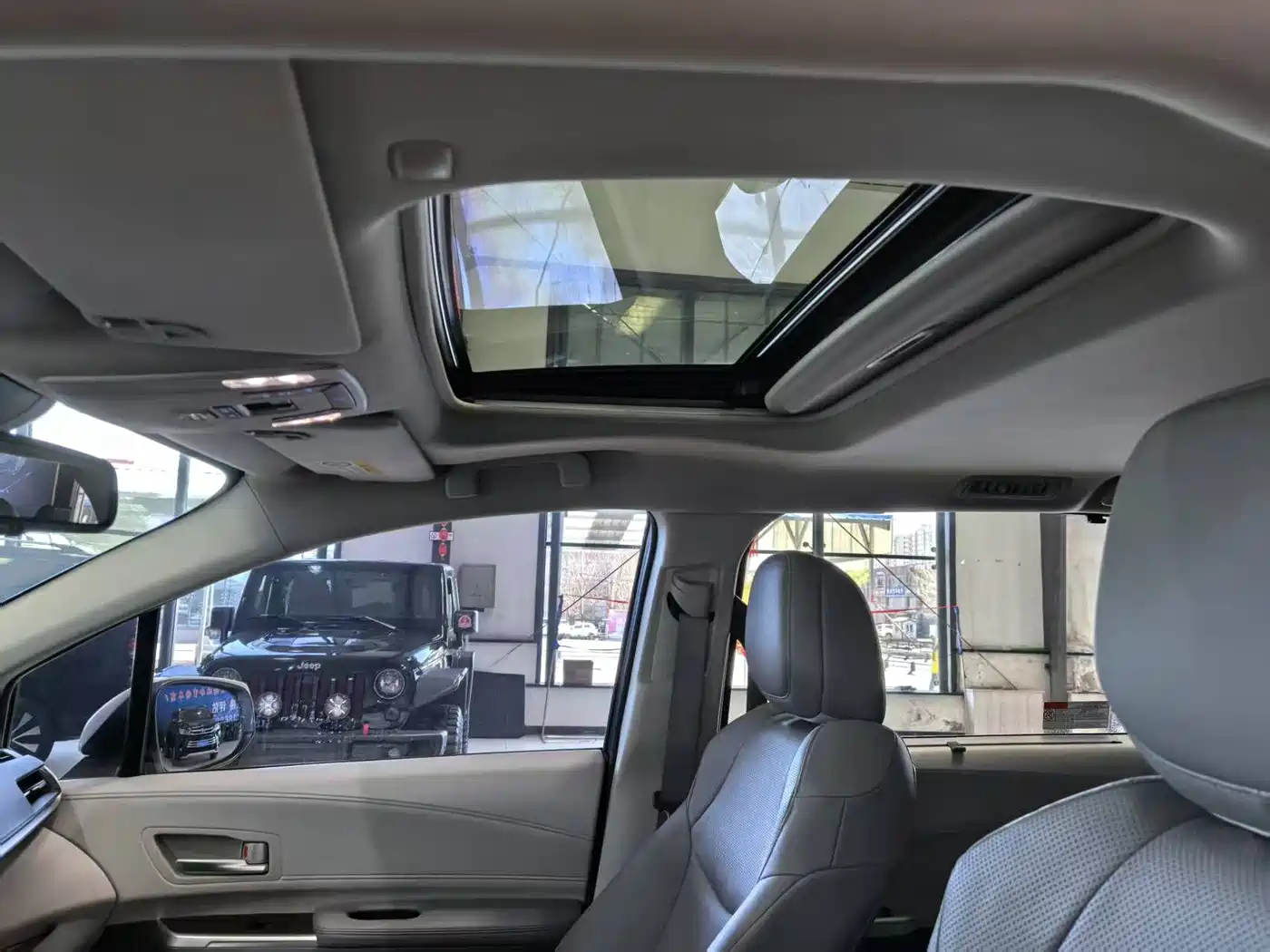 Toyota Sienna 2021 2.5L Hybrid Luxury Edition фото 13