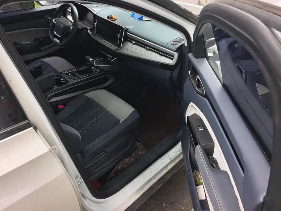 Фото 8 - Baojun RM-5