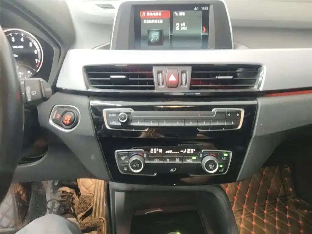 BMW X1 2018 sDrive20Li Leading Model фото 13