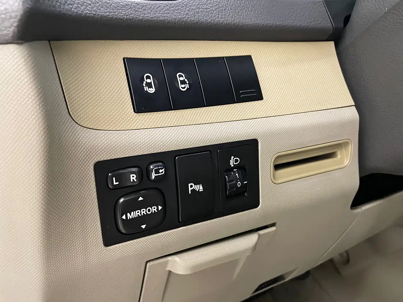 BYD M6 2014 2013 2.4L Automatic Premium