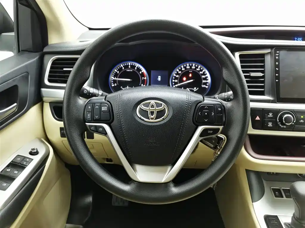 TOYOTA HIGHLANDER