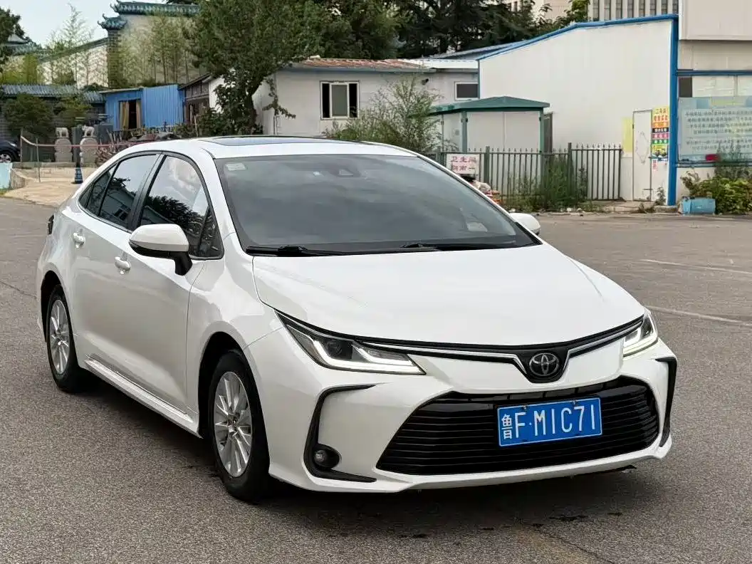 Фото 3 - Toyota Corolla