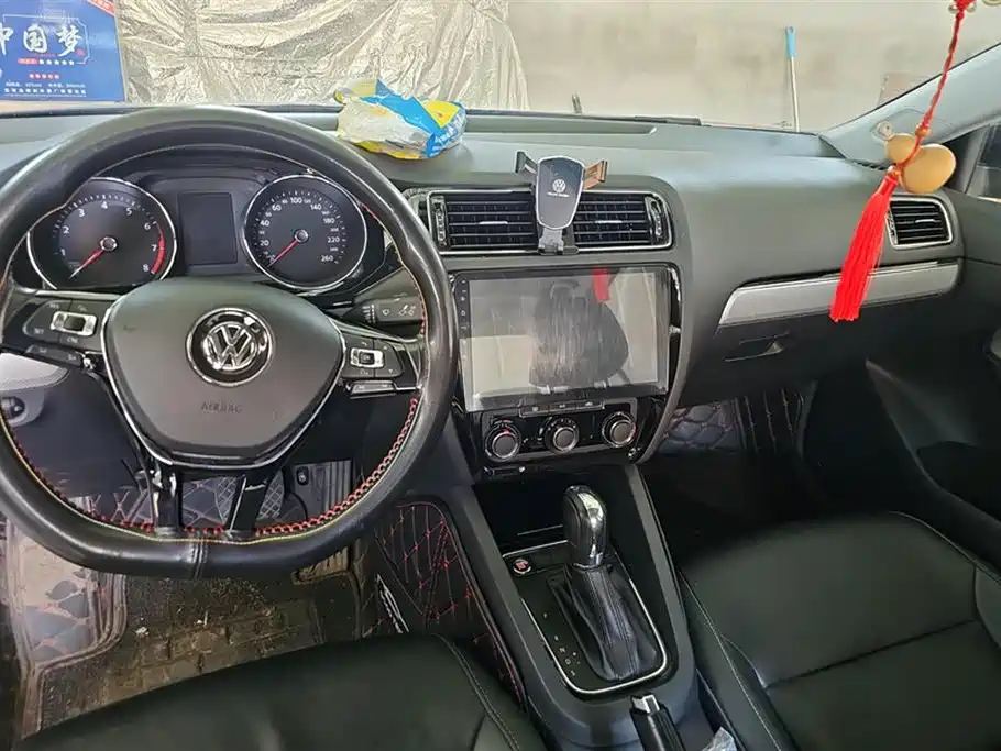 Volkswagen Sagitar 2017 1.6L Automatic Comfort фото 12