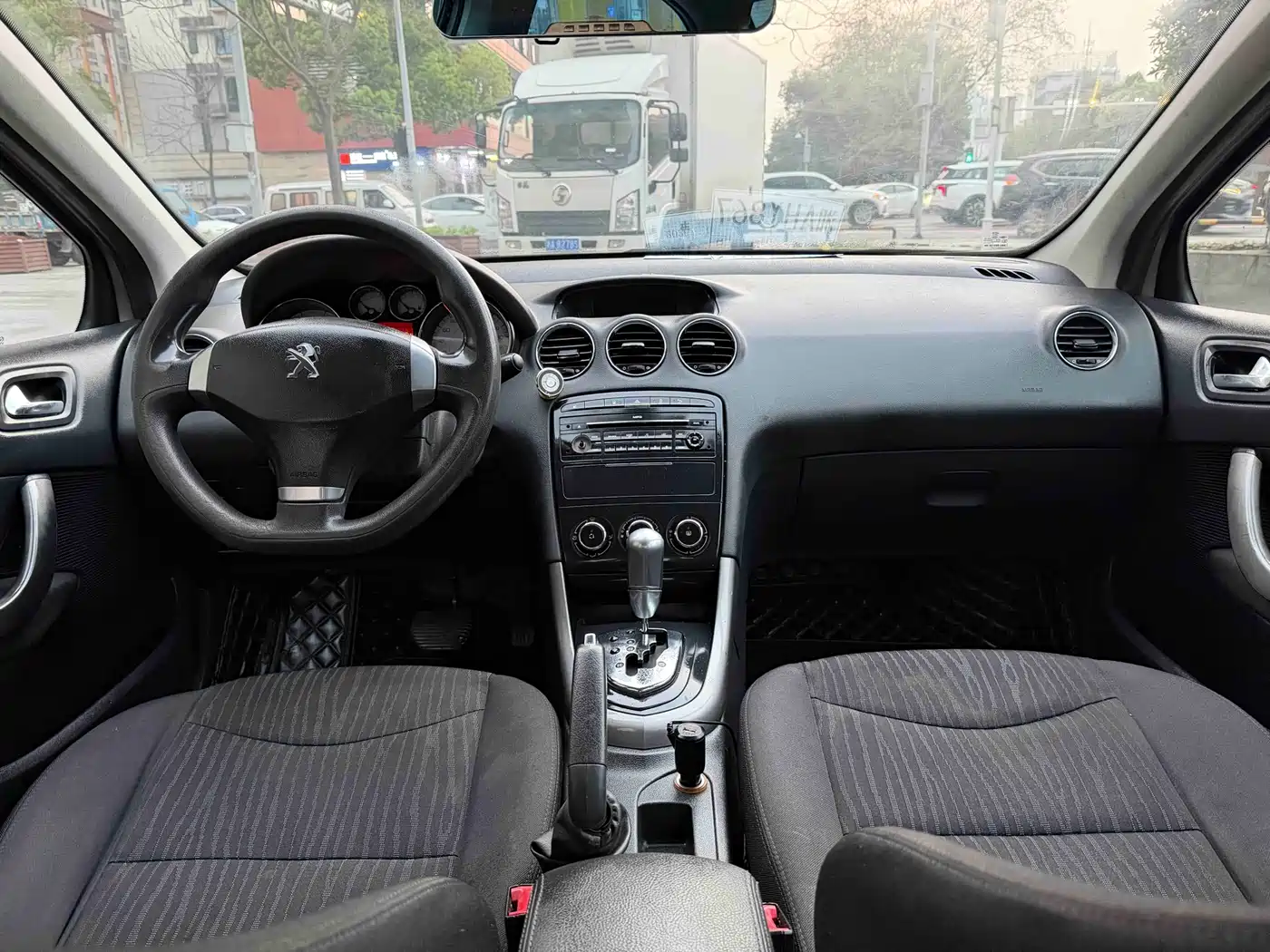 Peugeot 408 2013 2.0L Automatic Comfort Edition фото 9