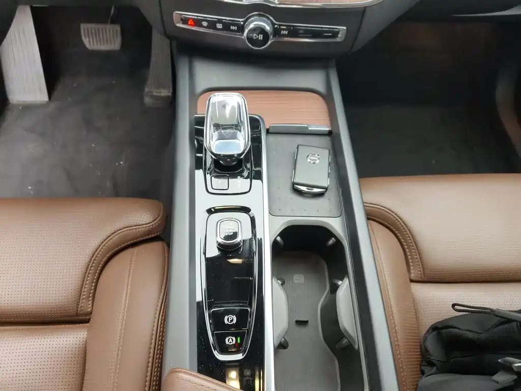 Volvo XC60 Plug-in Hybrid 2024 2025 Plug-in Hybrid Long Range AWD Zhiya Luxury Edition