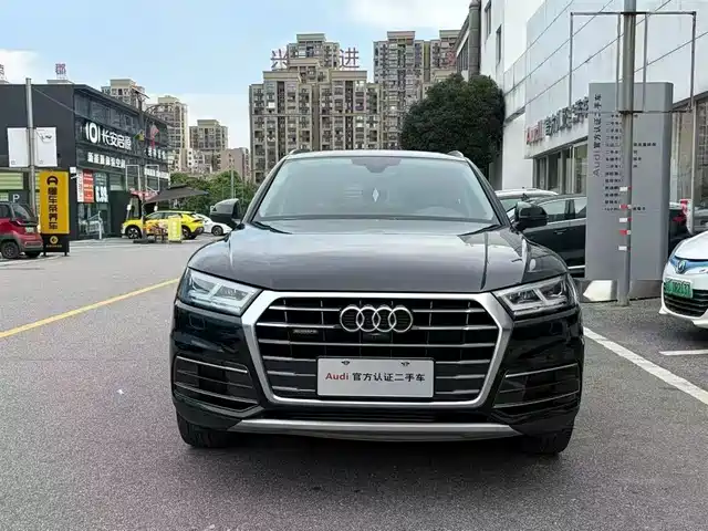 Audi Q5L 2020 45 TFSI Premium Elegance — фото 2