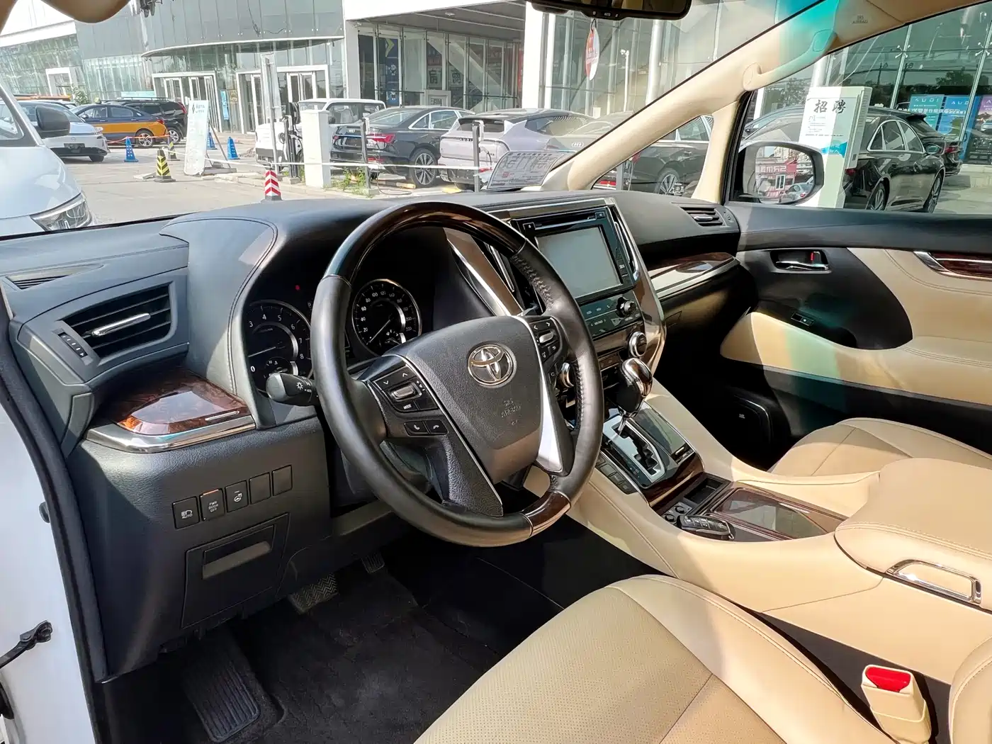 Toyota Alphard 2018 Facelift 3.5L Luxury Edition фото 5