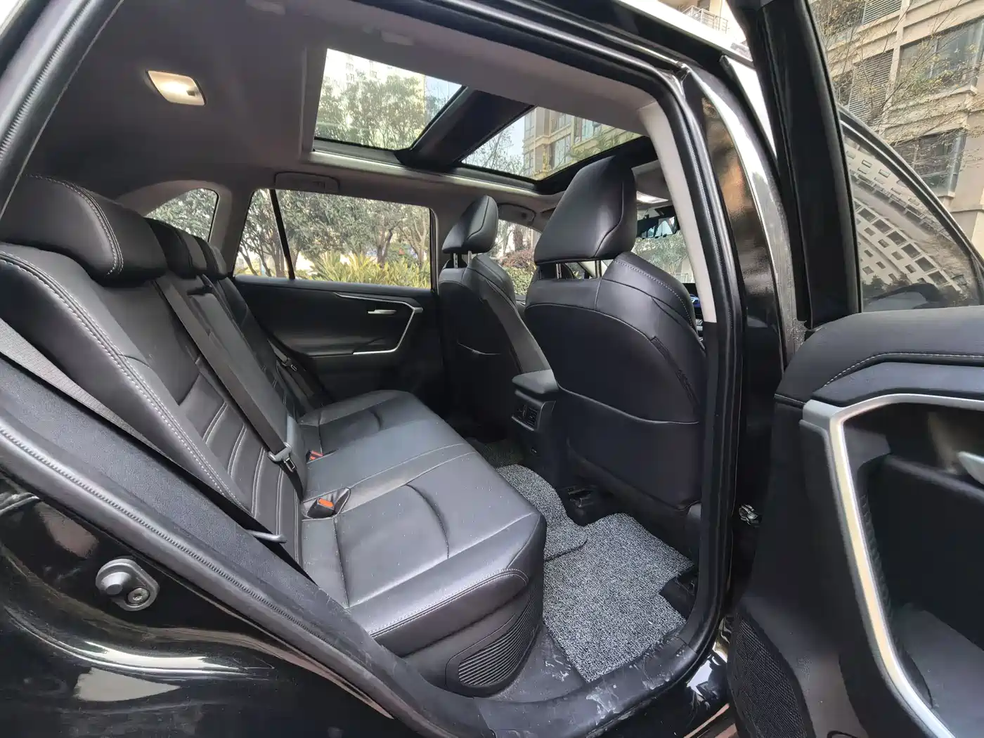 Toyota Wildlander 2023 Hybrid 2.5L E-CVT FWD Luxury PLUS Edition фото 10