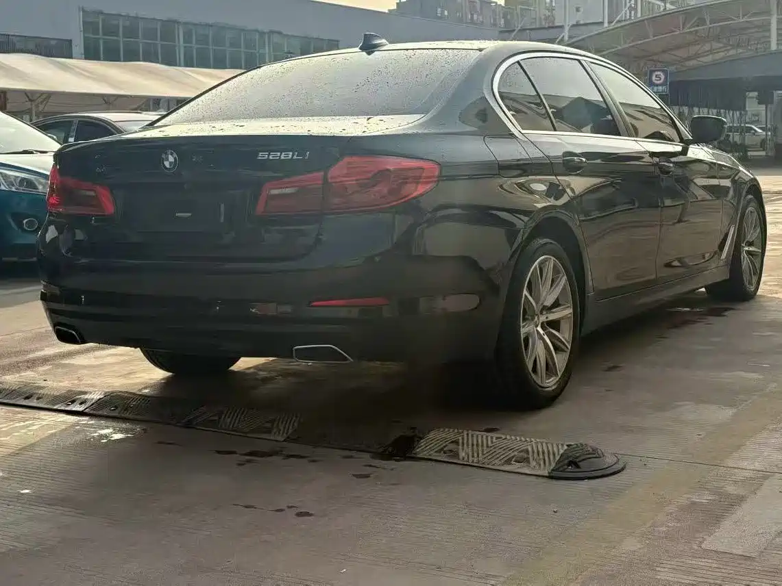 BMW 5 Series 2018 528Li Launch Special Edition фото 9