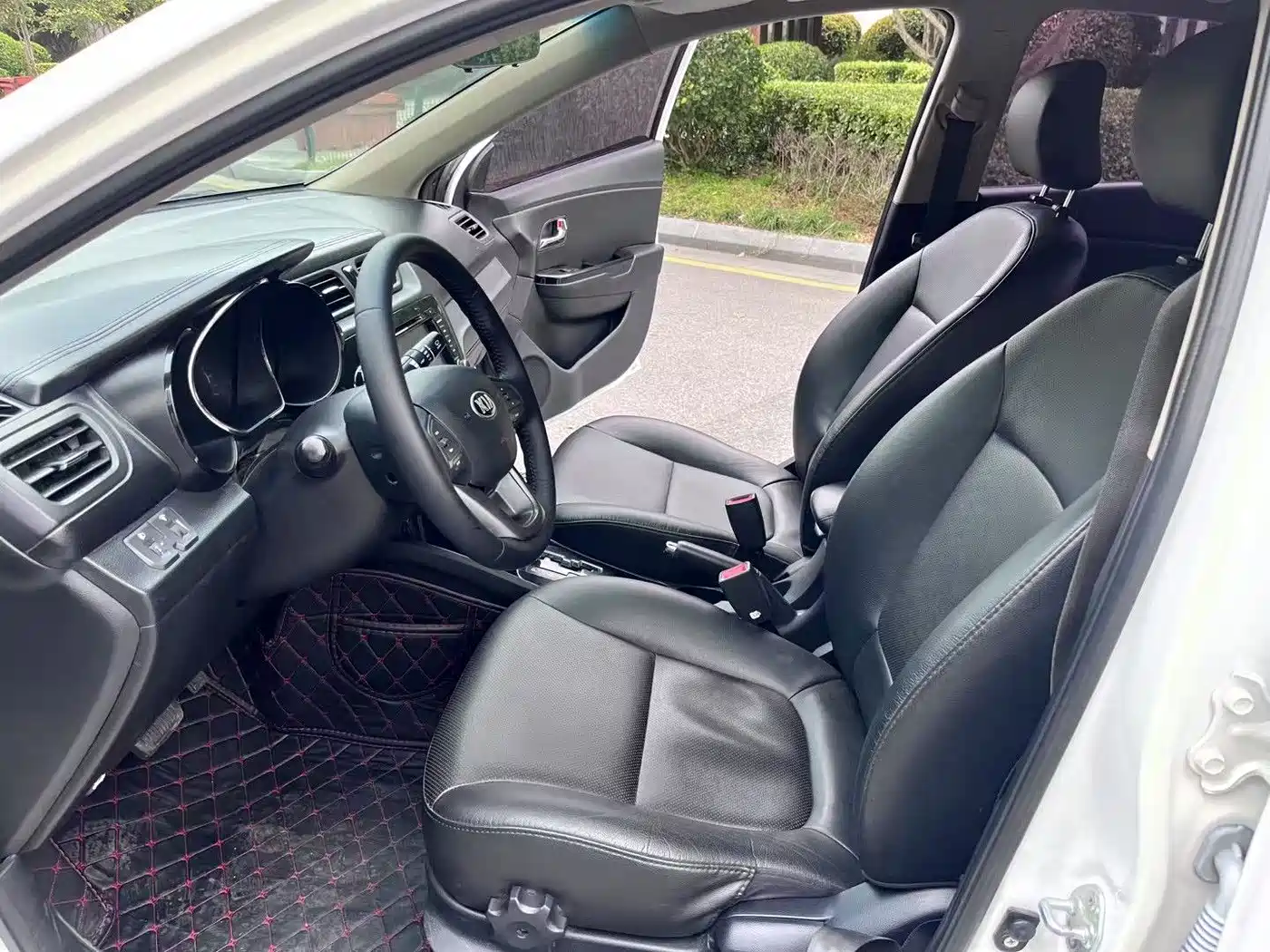 Kia K2 2012 2012 Model Sedan 1.6L AT Premium ECO