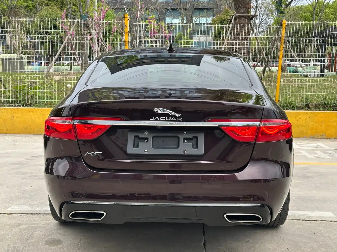 Photo 7 - Jaguar XFL