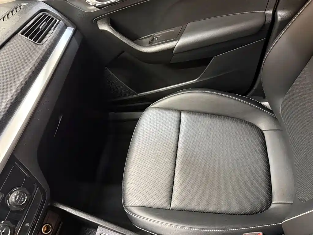 Škoda Kamiq 2022 1.5L Automatic Comfort Edition фото 13