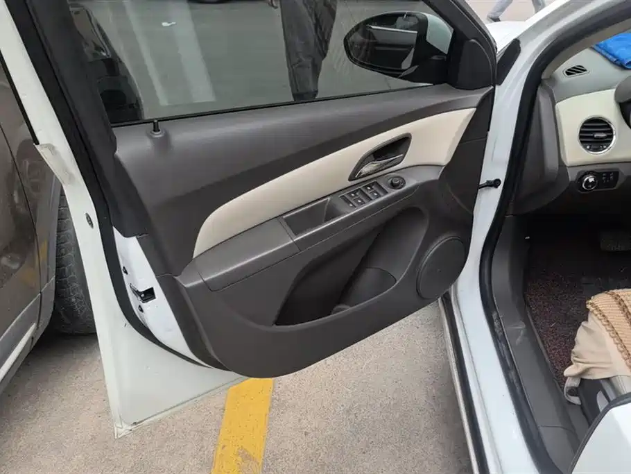 Chevrolet Cruze 2015 1.5L Classic SE AT фото 7