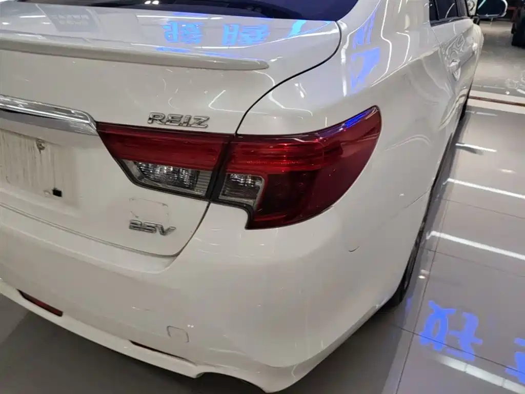 Toyota Reiz 2013 2.5V Premium Edition фото 8