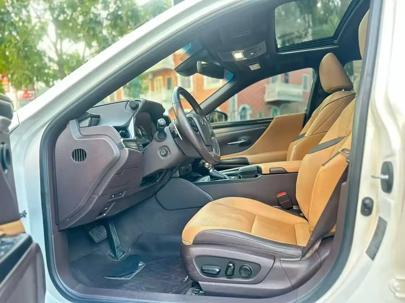 Фото 5 - Lexus ES