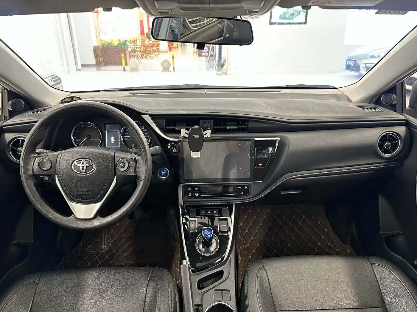 Toyota Corolla Twin Engine E+ 2019 1.8L E-CVT Leading Edition фото 17
