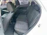 Фото 6 - Mazda 2