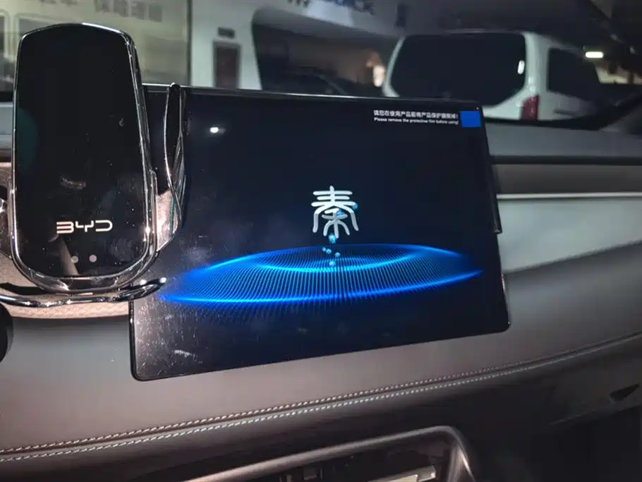 BYD Qin PLUS 2025 DM-i Smart Drive 55KM Leader фото 13