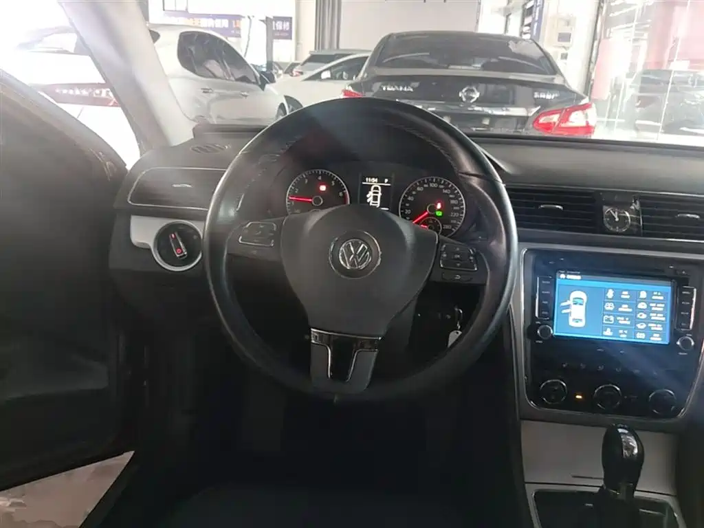 Volkswagen Passat 2015 1.8TSI DSG Honor Edition фото 11