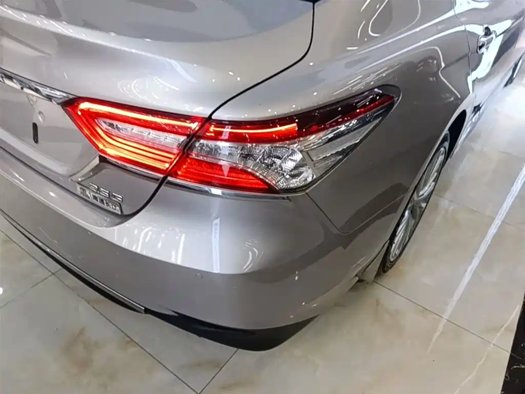 Toyota Camry 2018 2.5G Luxury Edition фото 8