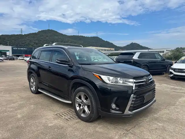 TOYOTA HIGHLANDER